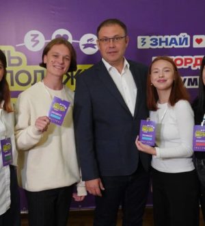 Илья Середюк вручил награды самым активным и инициативным молодым кузбассовцам