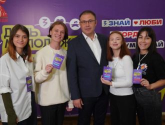 Илья Середюк вручил награды самым активным и инициативным молодым кузбассовцам