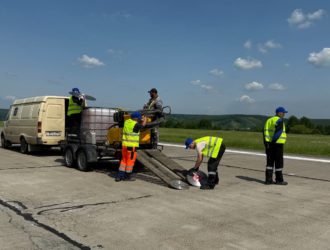 В аэропорту Новокузнецка начали ремонтировать взлетно-посадочную полосу