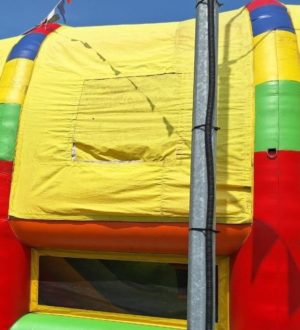 В Полысаеве ребенок упал с надувного батута и серьезно повредил позвоночник