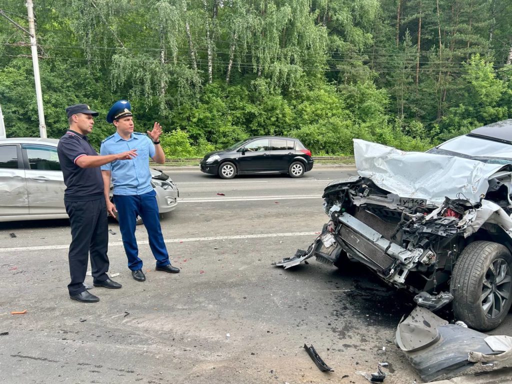 27 автомобилей столкнулись в Кемерове на Логовом шоссе
