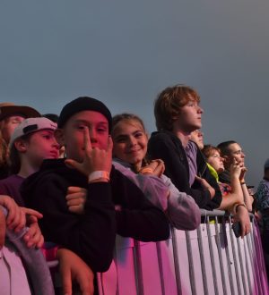 Подростки, которые часто ссорятся с друзьями и отцами, могут стареть быстрее