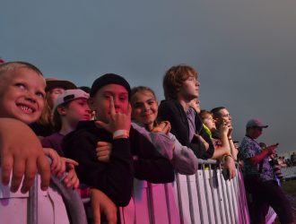 Подростки, которые часто ссорятся с друзьями и отцами, могут стареть быстрее