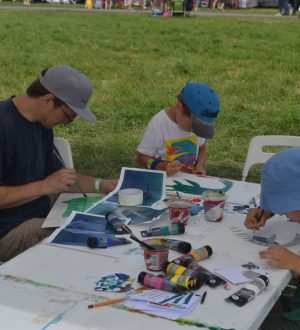 Исследование: родители чаще заботятся о детях, которые внешне на них похожи