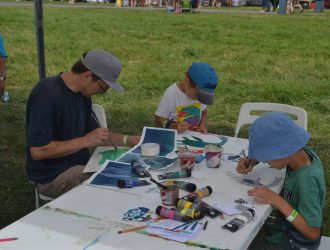 Исследование: родители чаще заботятся о детях, которые внешне на них похожи