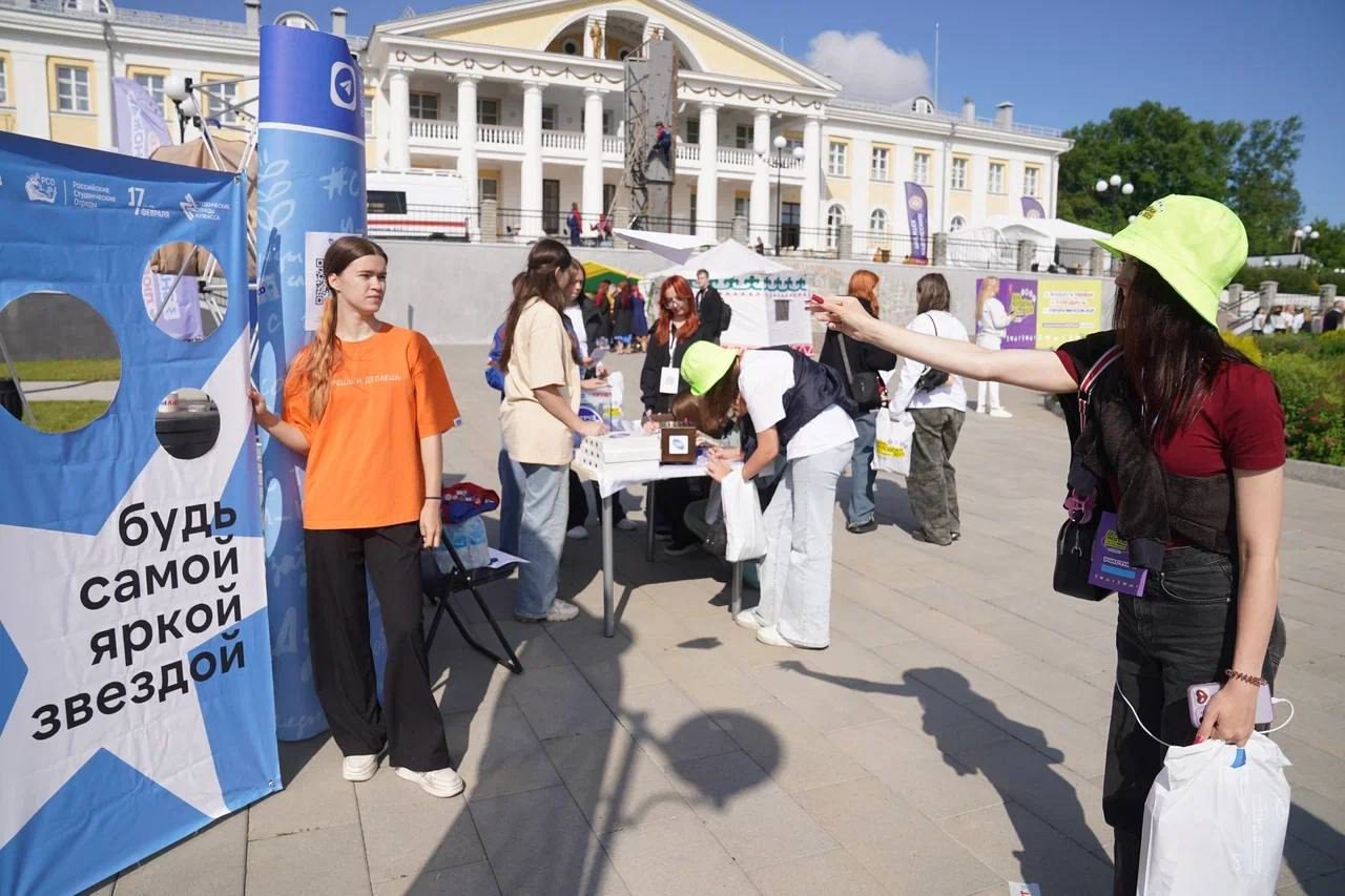 В Салаире торжественно отметили День молодежи