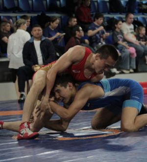 В Кемерове проходит первенство Сибири по вольной борьбе среди юниоров