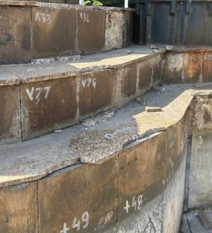 Вандалы разгромили фонтан в Саду Металлургов в Новокузнецке