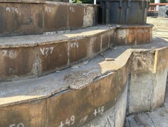 Вандалы разгромили фонтан в Саду Металлургов в Новокузнецке