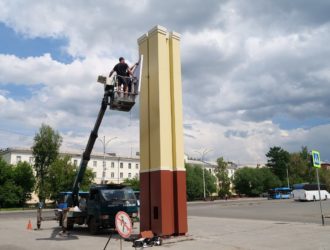 В Кировском районе Кемерове началась установка уличных часов