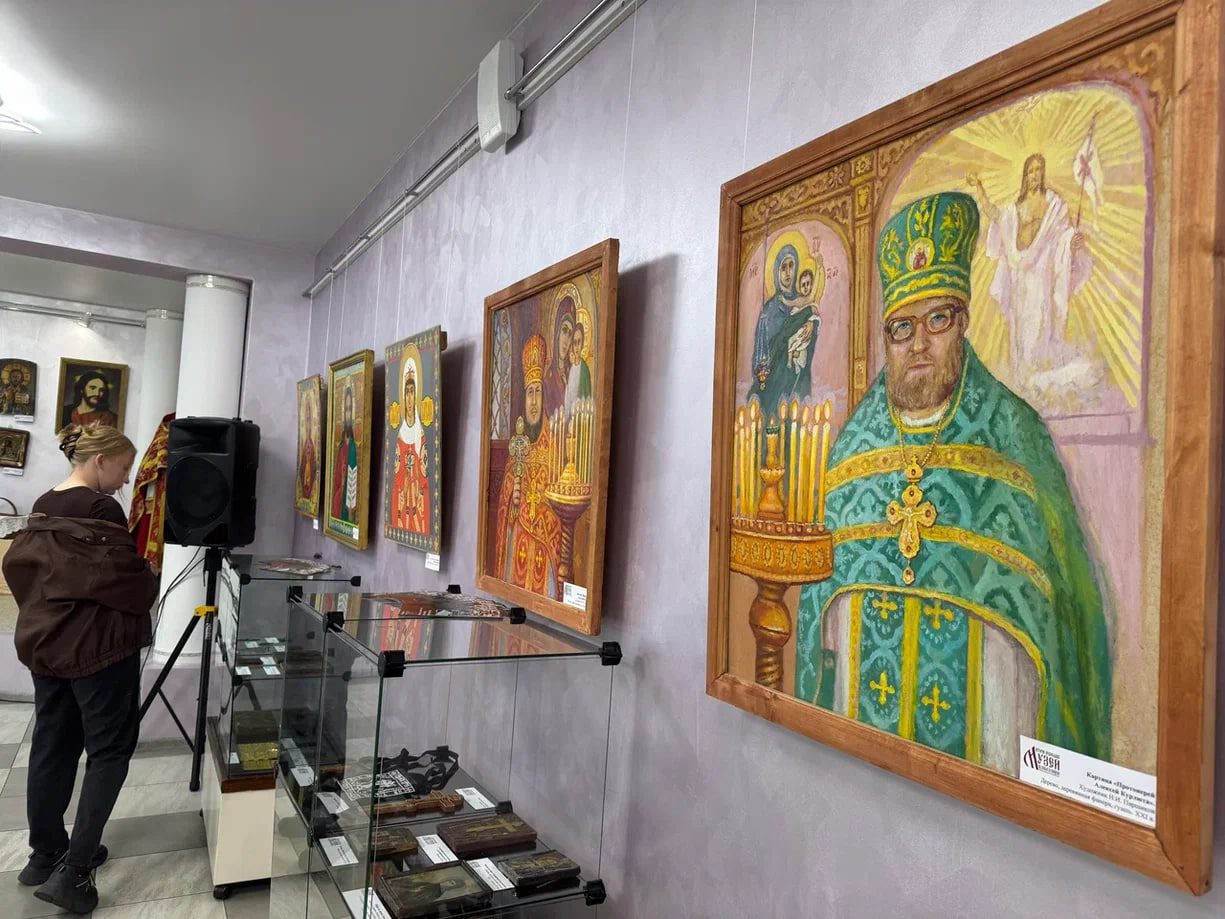 В Березовском округе открылась выставка «Свет православия – свет души»