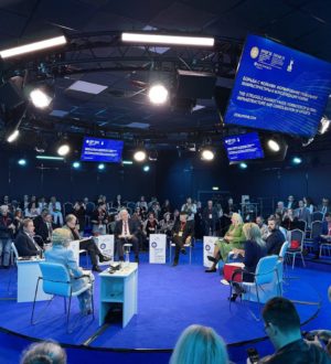 На ПМЭФ-2025 обсудили борьбу с дезинформацией и развитие фактчекинга