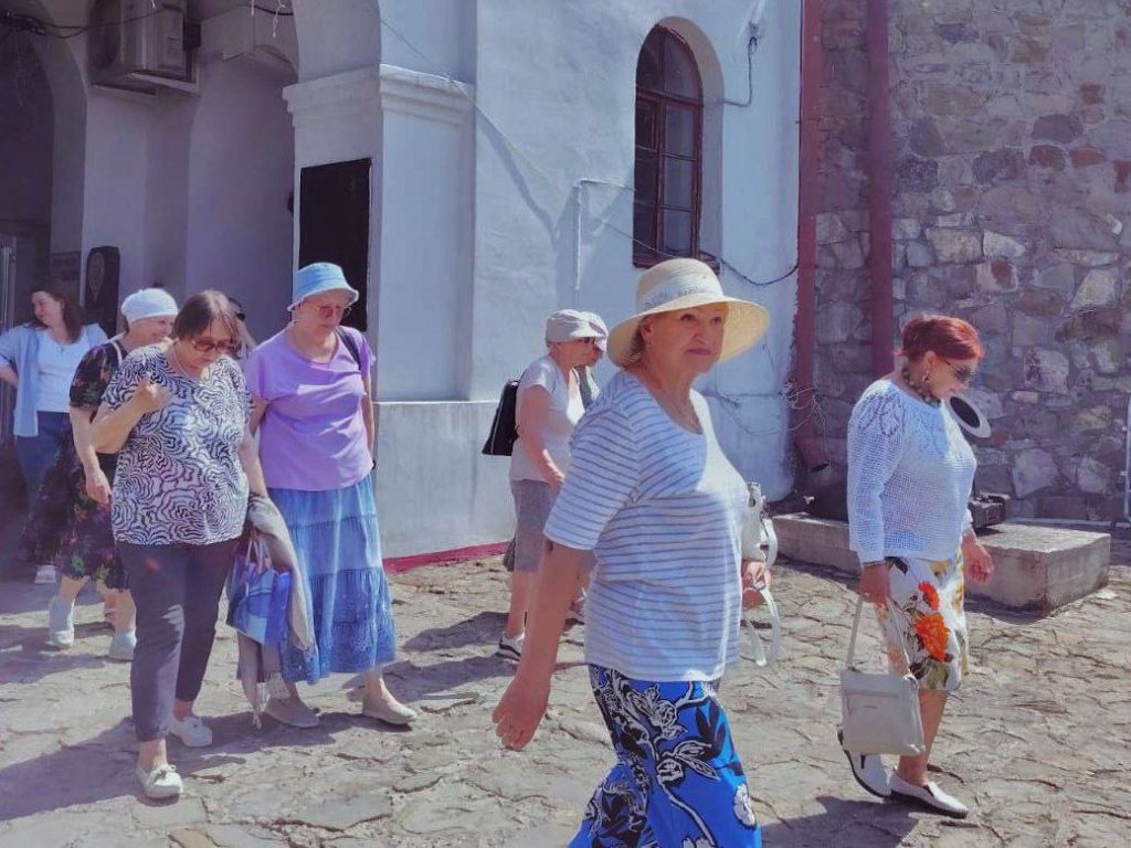 Для пожилых Новокузнечан провели экскурсию по достопримечательностям города