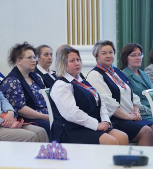 Кузбасских работников социальной сферы поздравили с предстоящим праздником