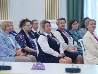 Кузбасских работников социальной сферы поздравили с предстоящим праздником