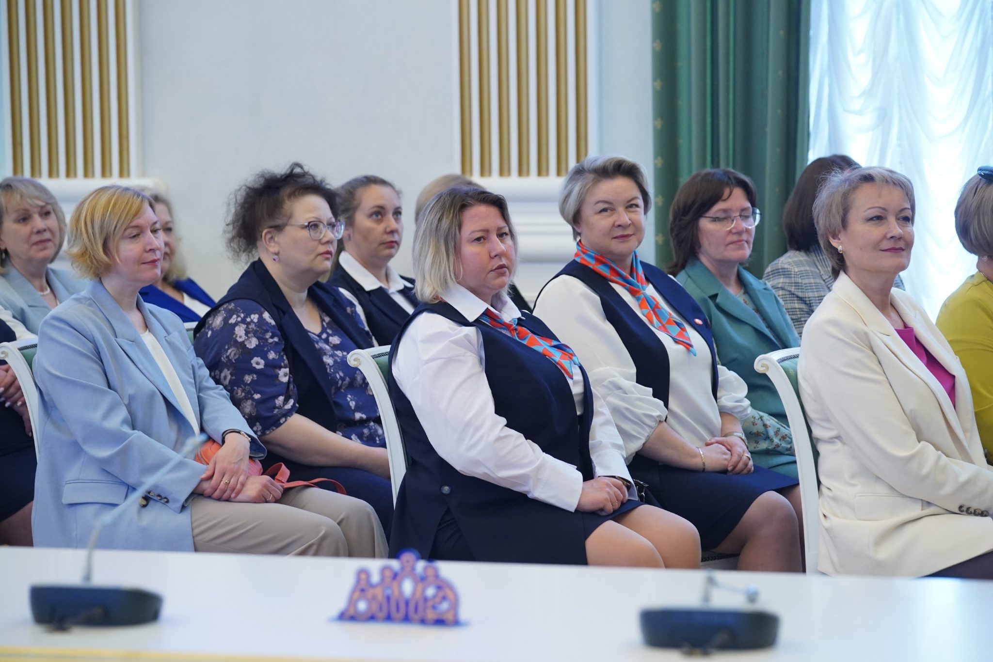Кузбасских работников социальной сферы поздравили с предстоящим праздником