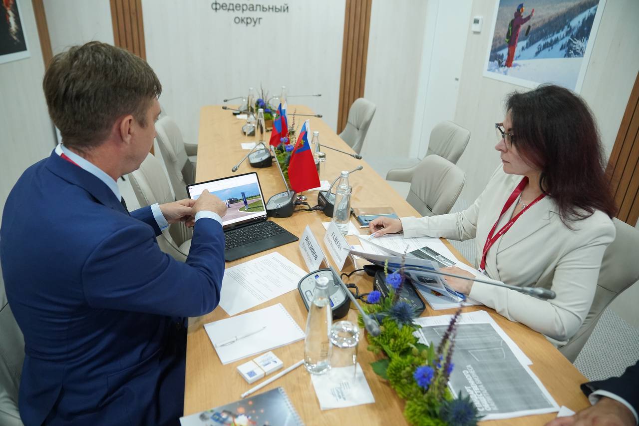 Делегация Кузбасса подписала первые соглашения об инвестпроектах на ПМЭФ-2025