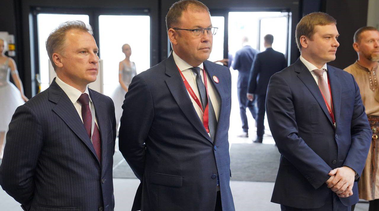 Губернатор Кузбасса принял участие в открытии сибирского стенда на ПМЭФ