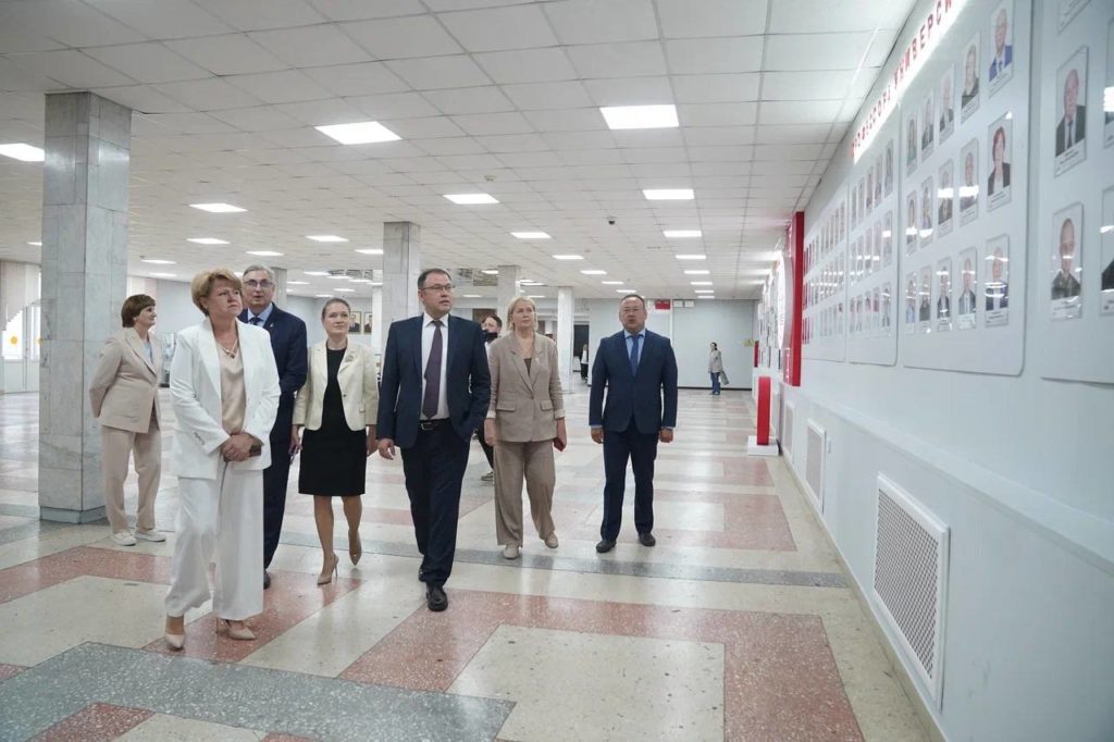 Выпускников Кемеровского медуниверситета с получением дипломов поздравил губернатор Кузбасса