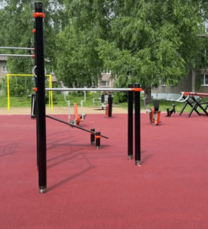 В поселке Чистогорский Новокузнецкого округа почти готова к сдаче тренажерная площадка