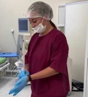 В Междуреченске медсестра по пути домой спасла умиравшую на остановке женщину