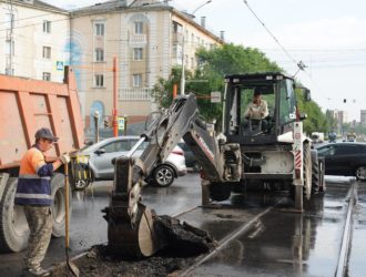В Кемерове взялись за ремонт переездов трамвайных путей в центре города
