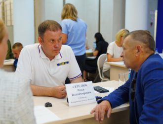 Илья Середюк провел личный приём ветеранов СВО и их семей в Калтане