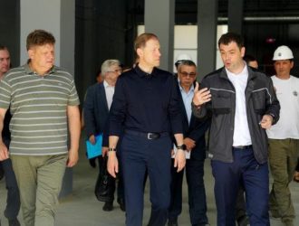 Анатолий Серышев посетил предприятия оборонно-промышленного комплекса Алтайского края