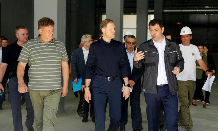 Анатолий Серышев посетил предприятия оборонно-промышленного комплекса Алтайского края