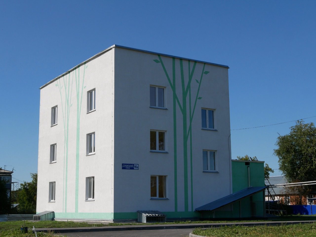 В Топках дети-сироты получили ключи от новых квартир