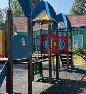 В Калтане детскую площадку привели в порядок после жалобы губернатору