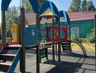 В Калтане детскую площадку привели в порядок после жалобы губернатору