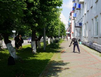 Траву скосили, дом сносят: в муниципалитетах выполняют поручения губернатора Кузбасса после прямого эфира