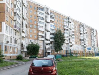 Власти Кузбасса назвали сроки первого этапа ремонта проблемного двора в Кемерове