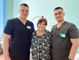 Кемеровские хирурги впервые за Уралом применили новый имплант коленного сустава