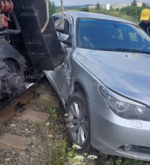 Поезд и легковушка не поделили переезд в Анжеро-Судженске