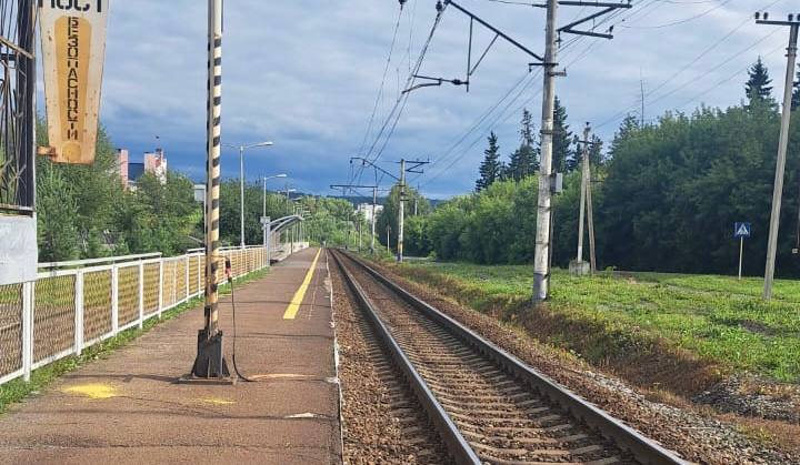 В Кузбассе забравшегося на крышу поезда подростка ударило током
