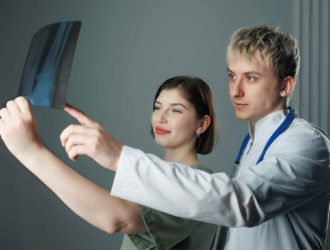 Студенты-медики из Кузбасса трудятся на территории Томской области