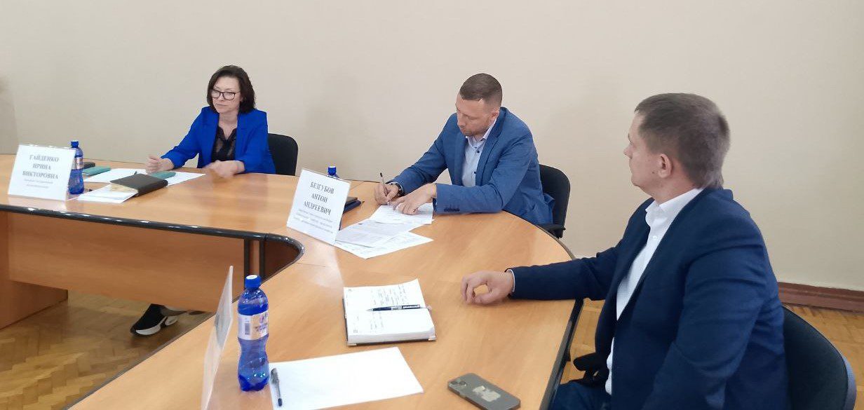 Глава областной ГЖИ нашла захламленные подвалы и проблемные крыши в Новокузнецке