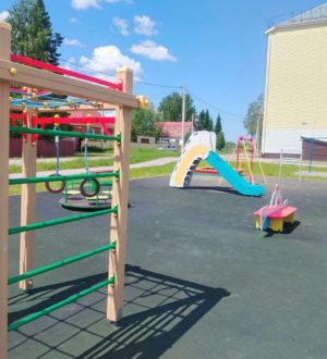 В Салаире управляющую компанию оштрафовали за неприглядную детскую площадку