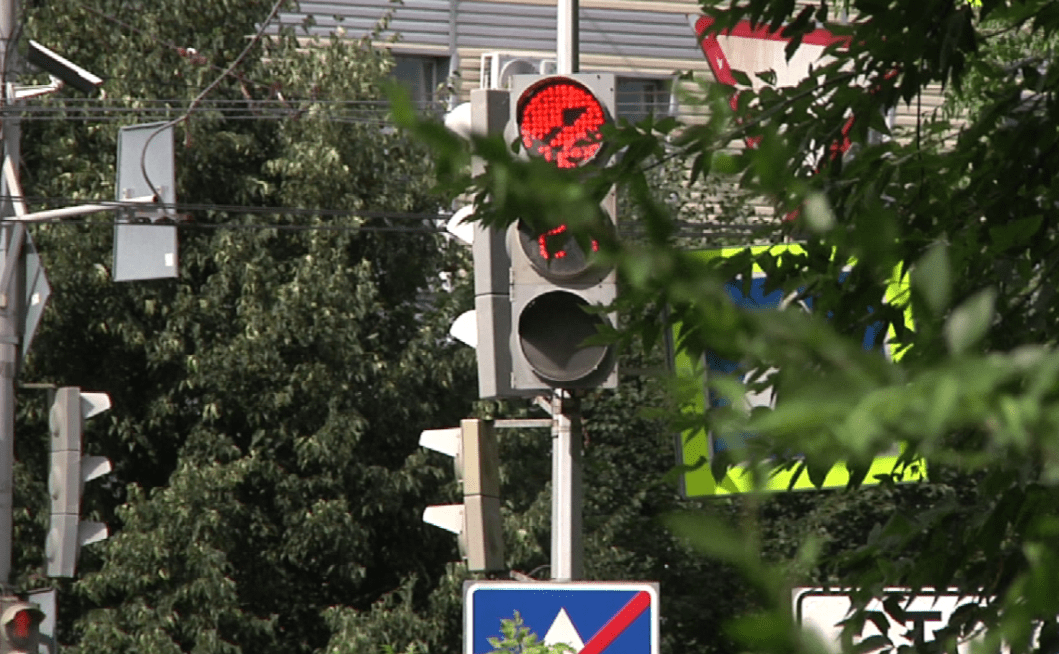 В Новокузнецке выявили более сотни участков, где кустарники перекрывают обзор водителям и пешеходам