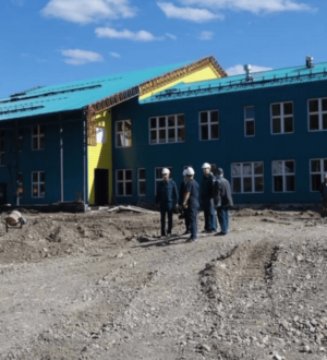 Не укладываются в график: прокурор Кузбасса проверил ход строительства школы и детсада в поселке Теба