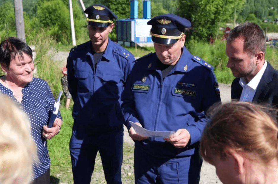 Не укладываются в график: прокурор Кузбасса проверил ход строительства школы и детсада в поселке Теба