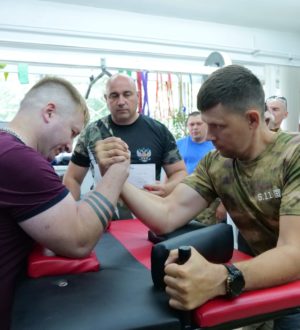 В Кемерове прошли открытые соревнования по армрестлингу «Защитники Отечества: Сила и Спорт»