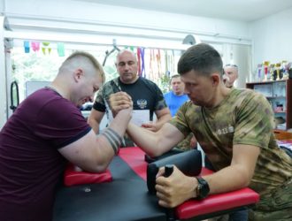 В Кемерове прошли открытые соревнования по армрестлингу «Защитники Отечества: Сила и Спорт»