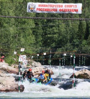 Фонд Мельниченко и СУЭК-Кузбасс поддержали соревнования по спортивному туризму на водных дистанциях