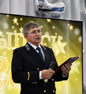 Работники СУЭК-Кузбасс поздравили выпускников горных техникумов