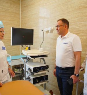 «Пример, когда поликлиника работает ради людей»: Илья Середюк посетил новую больницу в поселке Бачатский  