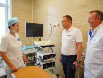 «Пример, когда поликлиника работает ради людей»: Илья Середюк посетил новую больницу в поселке Бачатский  