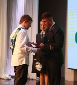 В Кузбассе выпускникам Профклассов.ФМ вручили аттестаты